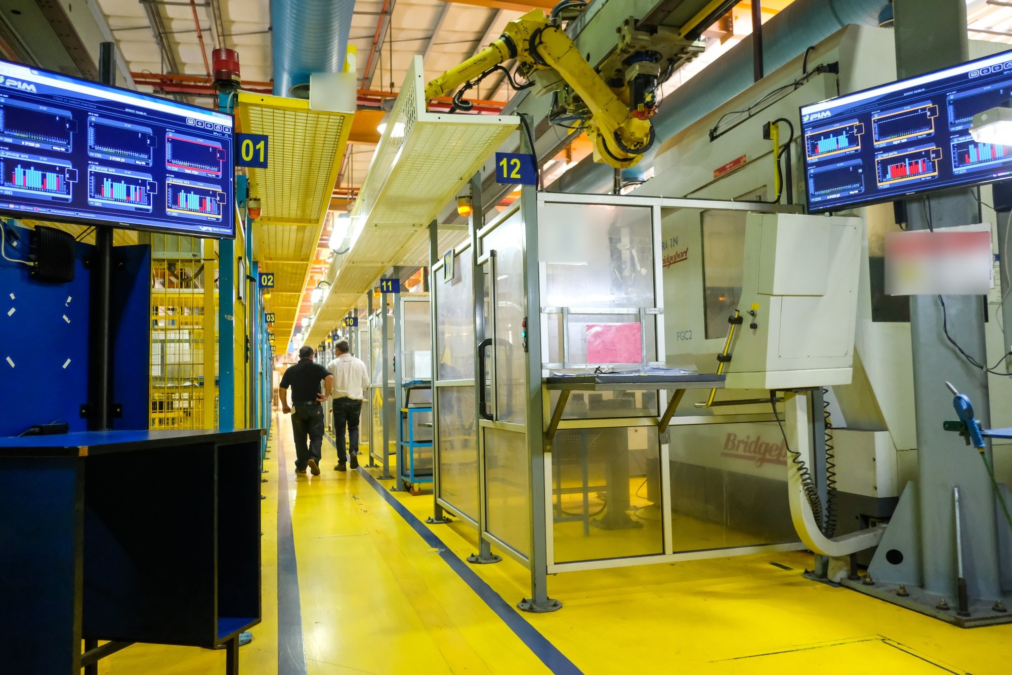 Injection-moulding cell with Visual Factories floor monitors