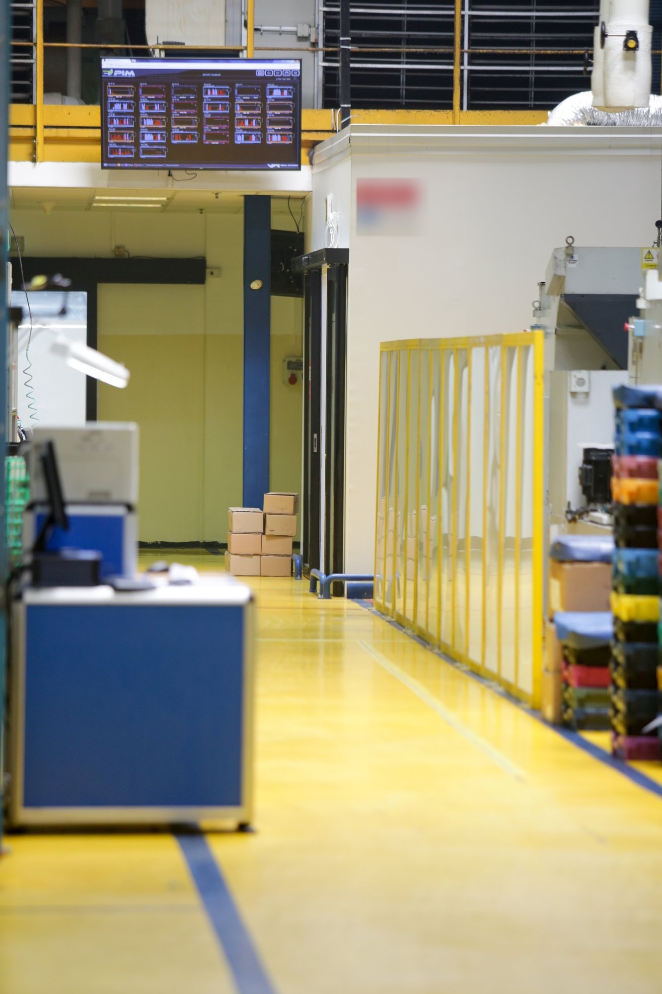 Floor aisle with Visual Factories monitor